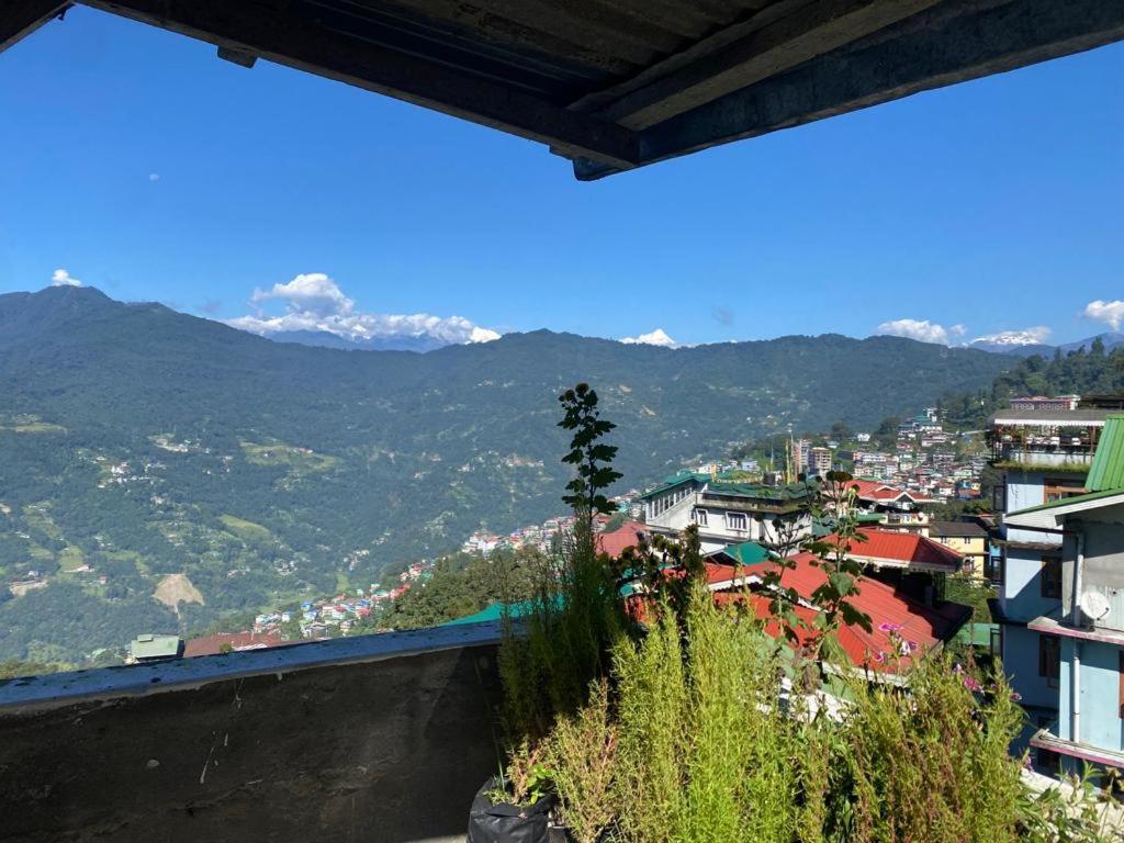 9 Atop Hotel Gangtok Exterior photo